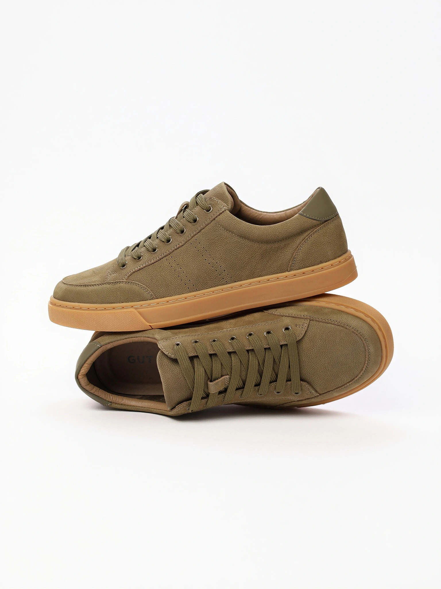 Кеды зеленого цвета на низкой подошве